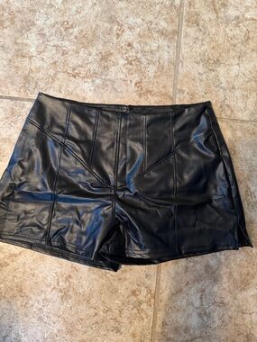 Faux Leather High-Waist Women’s Shorts - Black